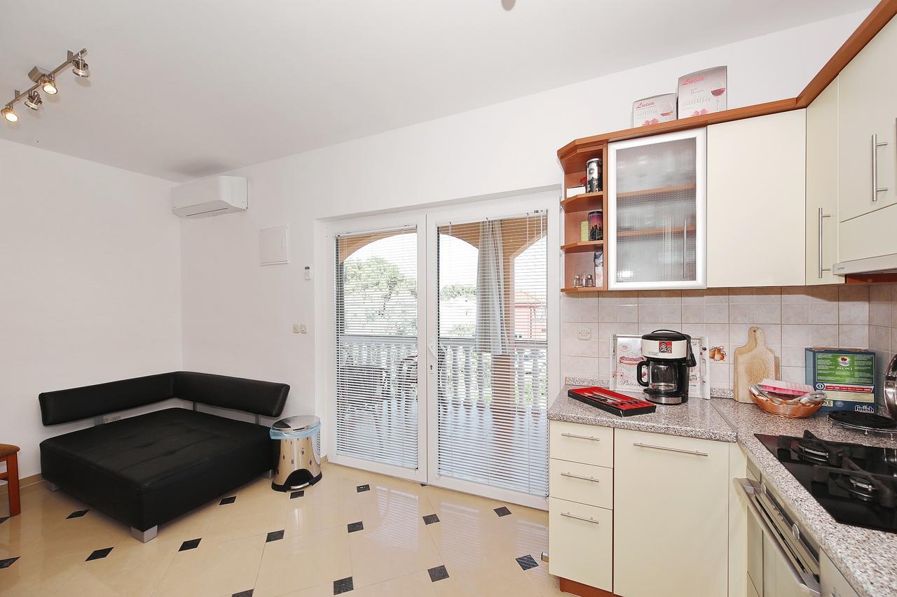 Apartment Sapavac Vir Buitenkant foto