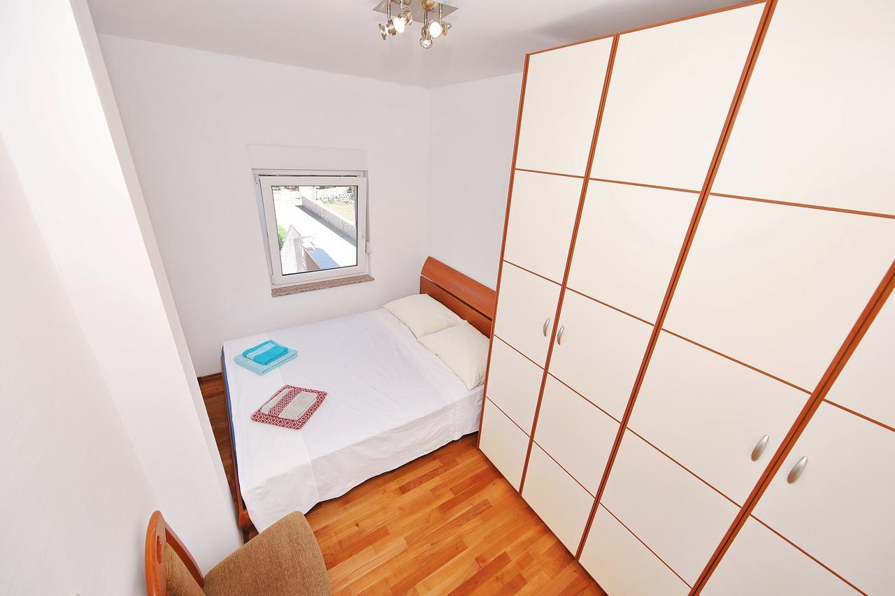 Apartment Sapavac Vir Buitenkant foto